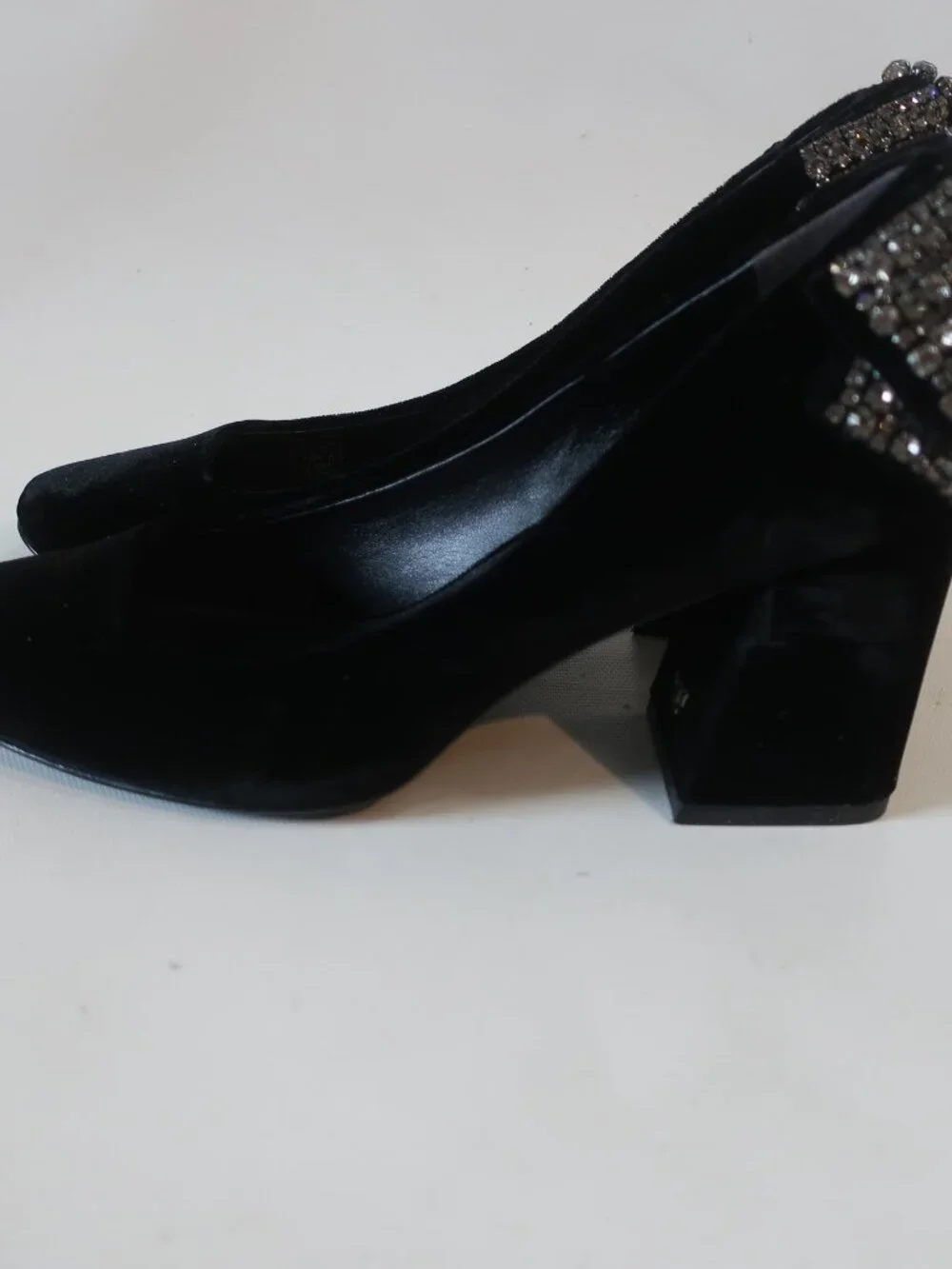 NWOB Womens Tory Burch Black Josephine Velvet Rhinestone Bow Pumps 5.5
